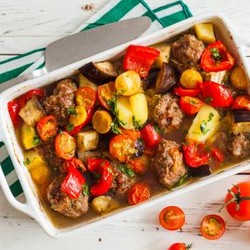 Мясные шарики с овощами