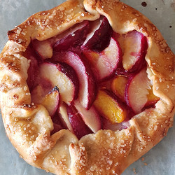 Галета с персиками