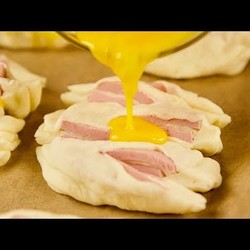 БУЛОЧКИ С КОЛБАСКОЙ