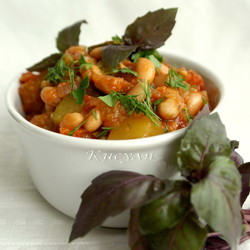 Кабачок с фасолью и томатами