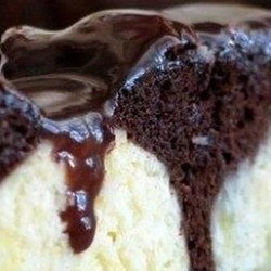 Шоколадный пирог с творожными шариками