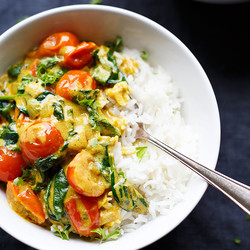 Kokos-Curry mit Spinat und Tomaten - Kochkarussell