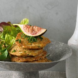 Amaranth-Bratlinge mit Salat