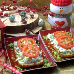 Тосты с овощами к завтраку. Ингредиенты: хлеб для сэндвичей, дайкон, огурцы свежие