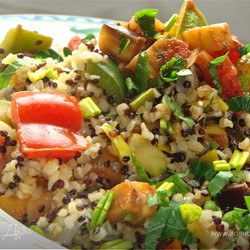 Булгур, киноа и много вкусных овощей.. Ингредиенты: булгур, чеснок, лук репчатый