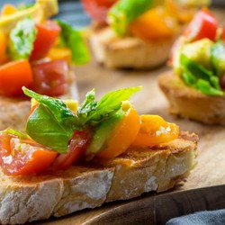 Avocado Bruschetta mit Tomaten - erfrischend & lecker