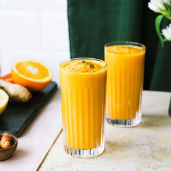 Smoothie mit Karotte, Apfel und Ingwer | Rezept mit Video | Kitchen Stories