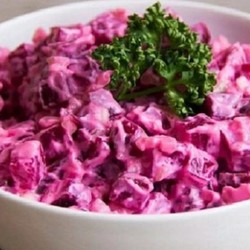 Свекольный салат по этому рецепту получается настолько вкусный, что просто невозможно оторваться - interesno.win