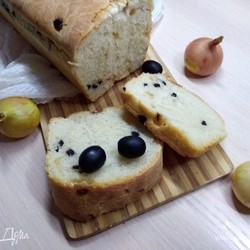 Хлеб с маслинами и жареным луком . Ингредиенты: мука, дрожжи сухие, вода