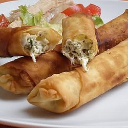 Рецепт: Рулетиков из лаваша с фетой - Из яиц и сыра - Закуски - Готовить легко!