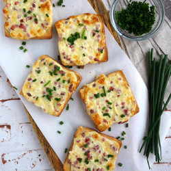 Flammkuchen Toast mit Speck und Zwiebeln - Meine Stube