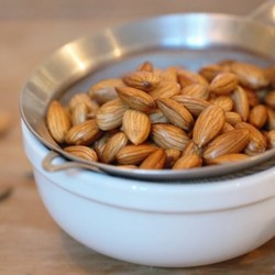 Почему нужно замачивать орехи перед употреблением?