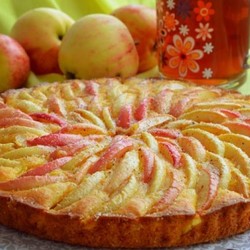 Осенний морковно-яблочный пирог