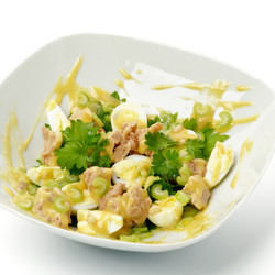 Салат из печени трески и перепелиных яиц