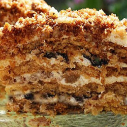 Домашний медовый торт с черносливом