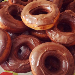 Пончики в шоколаде без дрожжей