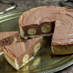 Торт с бананами и шоколадным муссом
