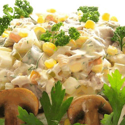 НЕЖНЫЙ САЛАТ С ГРИБАМИ И КУКУРУЗОЙ