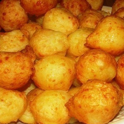 Картофельные пампушки с сырной начинкой