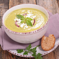 Изумительный суп из кабачков с адыгейским сыром