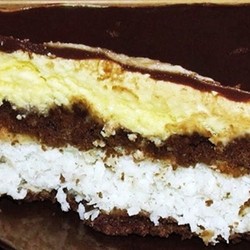 Торт «Баунти» с кокосовой стружкой