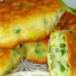 Пирожки с яйцом и зеленым луком