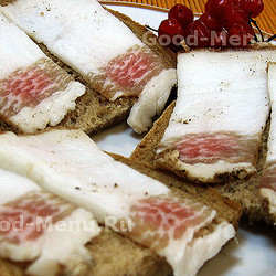 Маринованное салоИсточник: http://www.good-menu.ru/carne/marinovannoe-salo-recept110.html