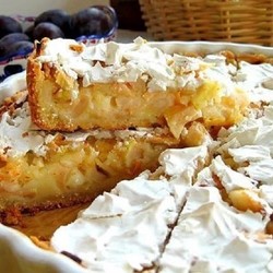 Сочные яблоки и нежный сметанный крем.