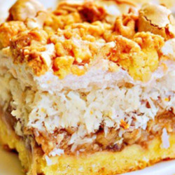 Яблучний пляцок з кокосом та безе