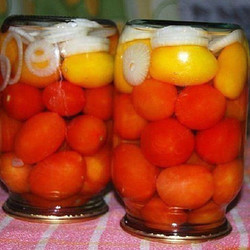 Помидоры с луком и лимонной кислотой.