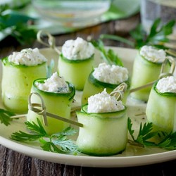 Огуречные рулеты с крабовым мясом - рецепт RussianFood