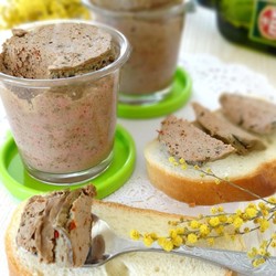 Паштет из печени с портвейном - рецепт RussianFood