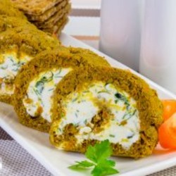 Рулет из печени с творожным сыром