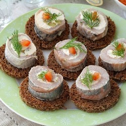 Закуска из сельди с сыром - рецепт RussianFood