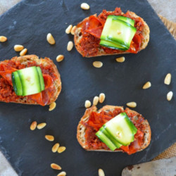 Брускетта с цукини и чоризо - рецепт RussianFood