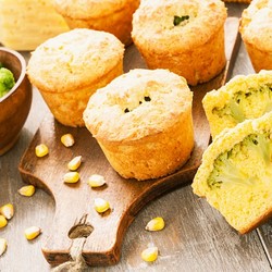Кукурузные маффины с брокколи - рецепт RussianFood