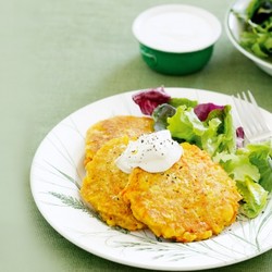 Острые оладьи с кукурузой и морковью - рецепт RussianFood