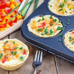 Мини-киш с курицей и сладким перцем - рецепт RussianFood