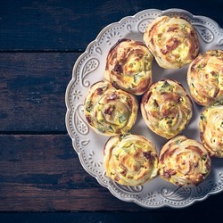 Рулет из творожного теста с брынзой и зеленью - рецепт RussianFood