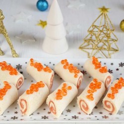 Рулетики с семгой и икрой - рецепт RussianFood