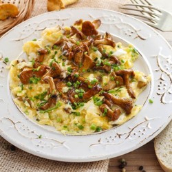 Омлет с зеленью, грибами и сметаной - рецепт RussianFood