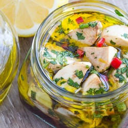 Маринованная моцарелла с пряными травами - рецепт RussianFood