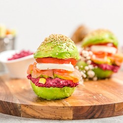 Сэндвич с авокадо и лососем - рецепт RussianFood