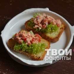 Брускетта с рыбным салатом
