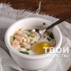 Яйцо кокот с креветками