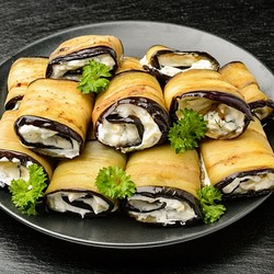 Рулетики из баклажанов - рецепт RussianFood