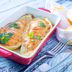 Лодочки из кабачков с грибами и фаршем - рецепт RussianFood