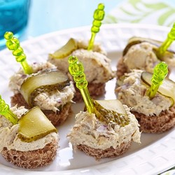 Закуска с паштетом из куриной печени - рецепт RussianFood