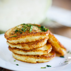 Оладьи из капусты с чесноком - рецепт RussianFood