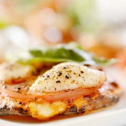 Греческие мини-пиццы - рецепт RussianFood